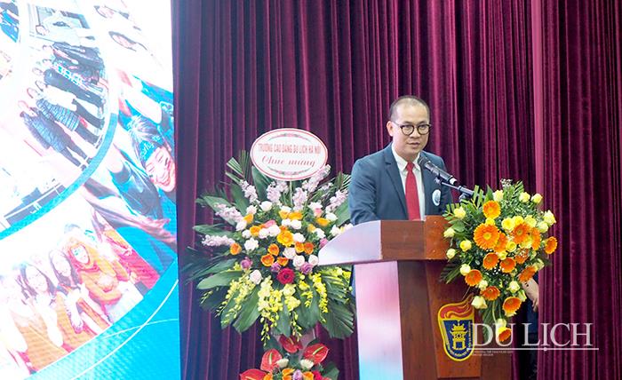 PGS.TS. Phạm Hồng Long - Trưởng Khoa Du lịch học phát biểu tại buổi lễ